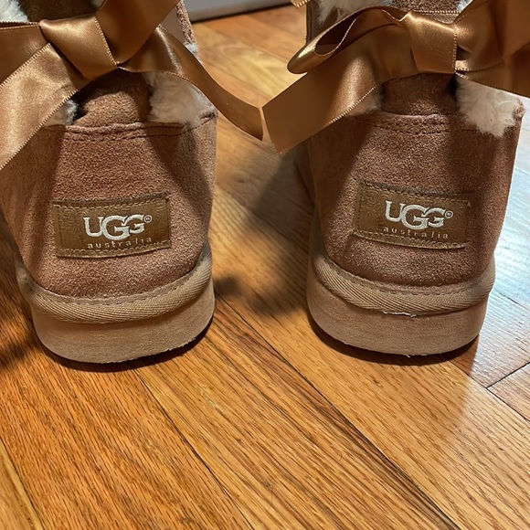 Women’s UGG boots - Picture 2 of 7